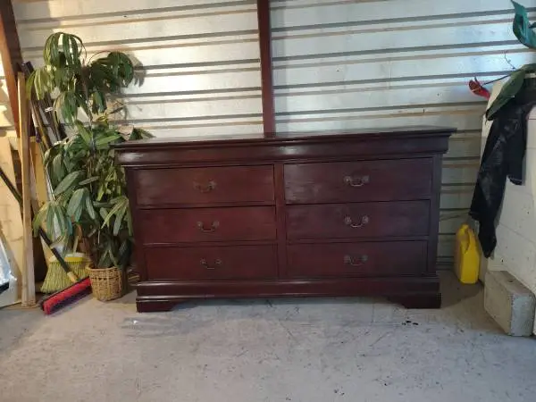 🟡 solid wood precious dresser with mirror in good shape and condition 🟡