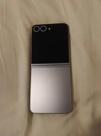 Samsung Galaxy Z Flip 6 256gb Unlocked). Clean IMEI