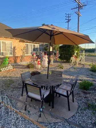 Patio Table with umbrella,4 Chairs,Rug