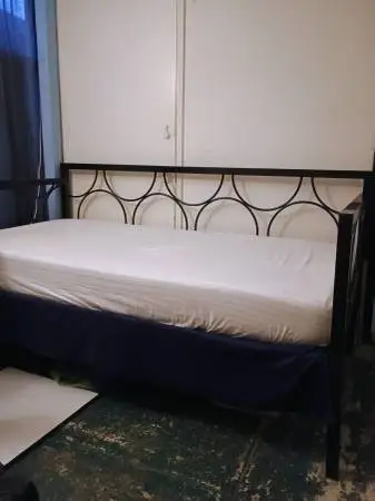 Daybed with memory foam mattress