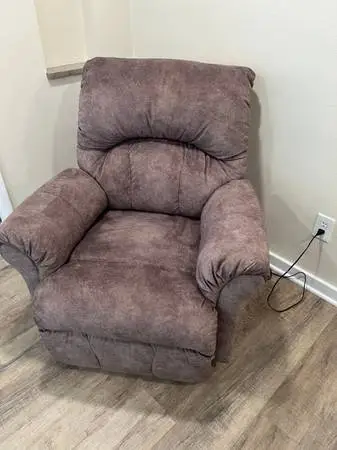 Recliner (powered)