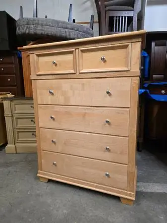 Stanley Furniture Solid Wooden 6 Drawer Tallboy Dresser