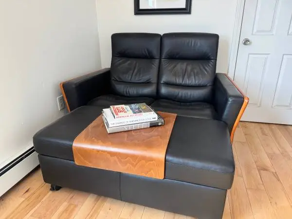Stressless loveseat and ottoman