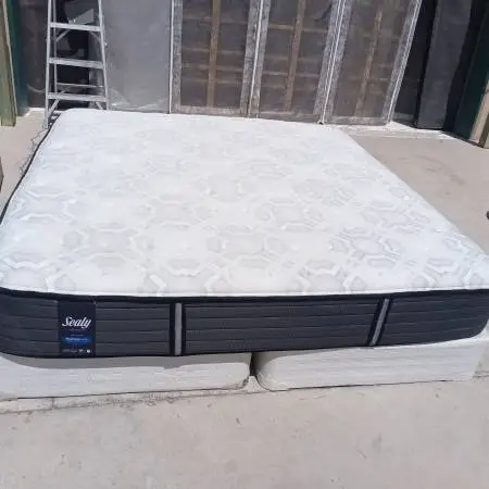 King sealy mattress and box spring