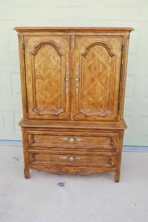 Vintage Drexel Heritage Cabernet Gentlemans Chest