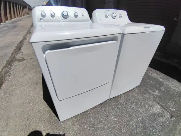 MATCHING GE KING CAPACITY WASHER AND ELECTRIC DRYER SET.