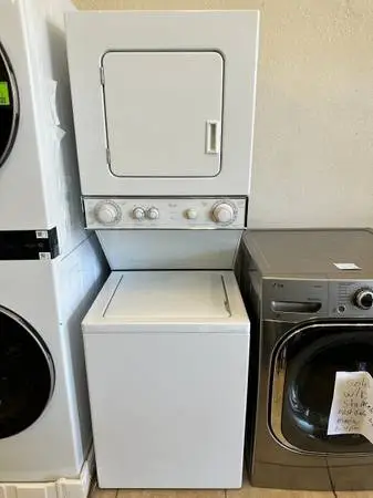 Whirlpool 24 LTE5243DQB washer & Electric LIKE NEW W/ WARRANTY!