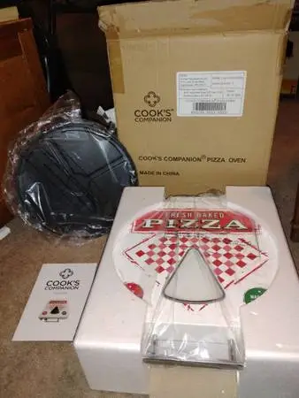 Cooks Companion Pizza Oven! Brand New!