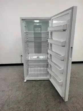 Commercial VWR 20 CU FT Freestanding Upright Freezer VWV20FPSA