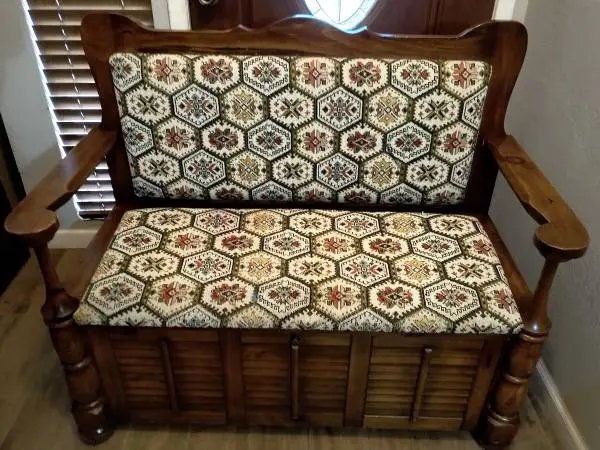 LOVESEAT SOFA WITH HIDDEN STORAGE