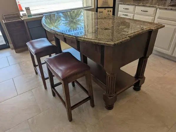 Kitchen Island / Granite Top