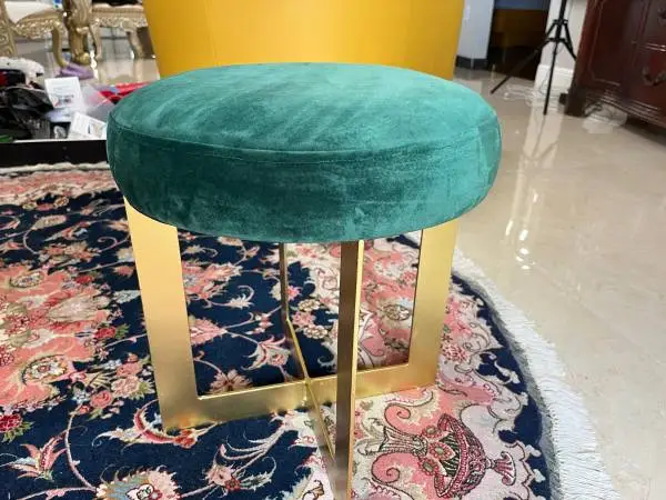 GORGEOUS EMERALD GREEN VELVET UPHOLSTERED STOOL!