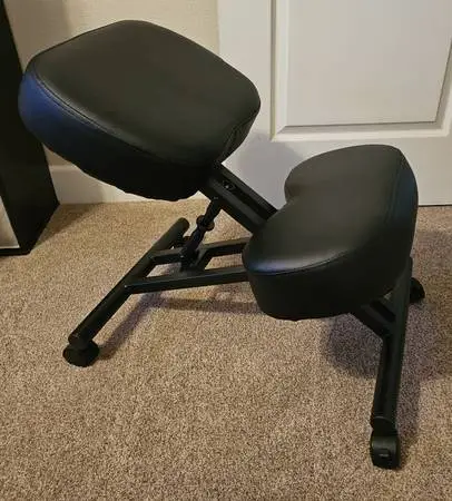 Ergonomic Kneeling Chair Like New