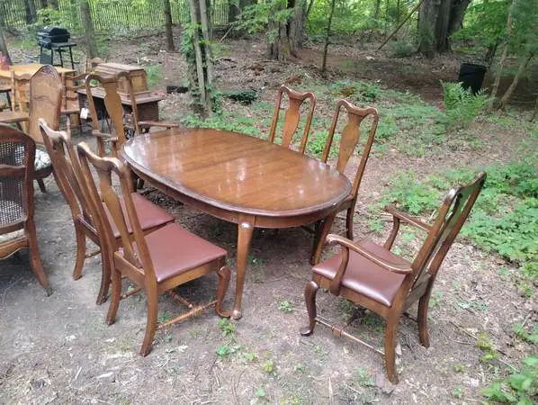 Eathen Allen Table and chairs. Make offer