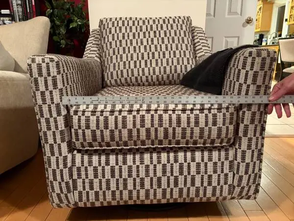 Beautiful & comfy swivel chairs in Sharon