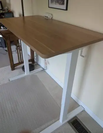 Adjustable Height Standing Desk – Like New, Already Assembled