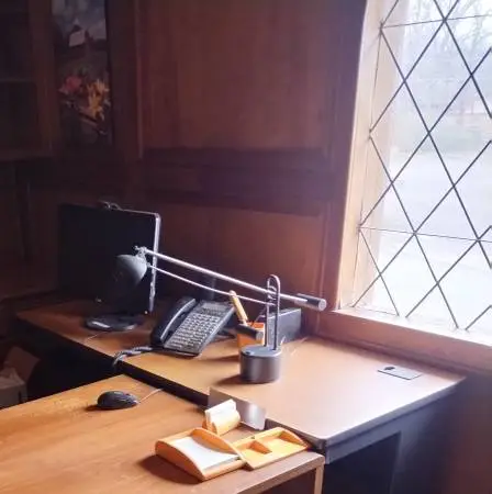 Used office items-Desks,chairs,tables,bookcases,etc
