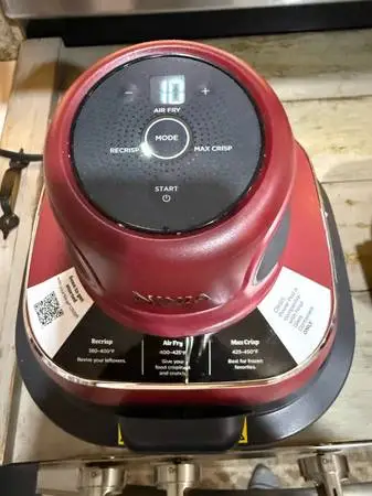 Air Fryer with Glass Cooking Bowl Good condition. This air fryer is one year ol
