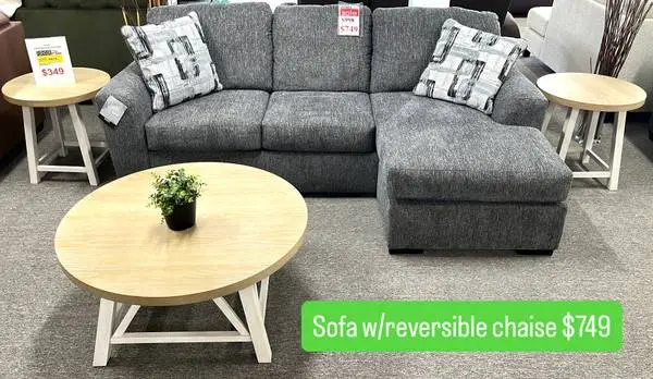 Sofa with reversible chaise in gray!