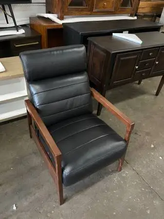 Amada 27.5 Wide Power Standard Recliner