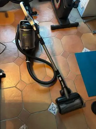 Bissell Pethair eraser model 2230 vacuum brand new in box