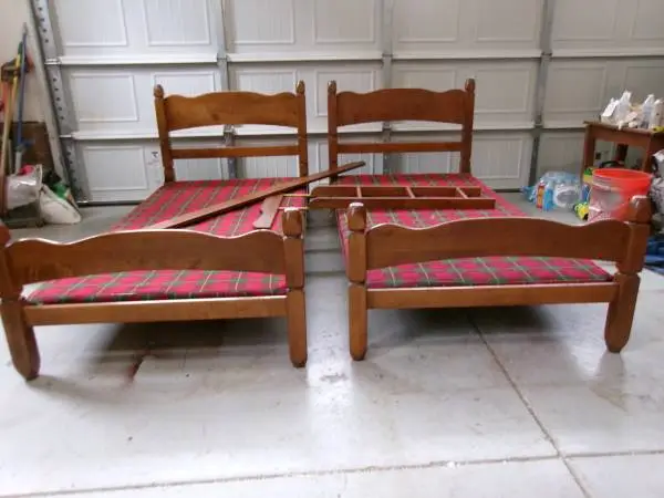 VINTAGE LIKE NEW HARDROCK MAPLE PEPER POSTER 2 TWIN BEDS (PIC)