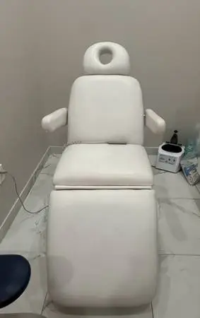 Electric Medical Spa / Treatment Chair – Excellent Condition