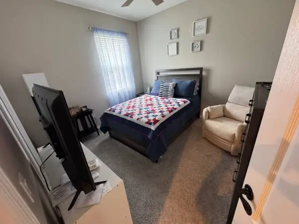 Full Size Bedroom Set - Like New