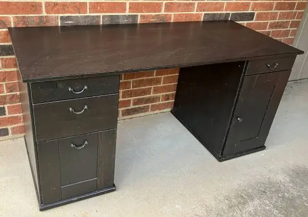Nice desk for starting school in August or for adult