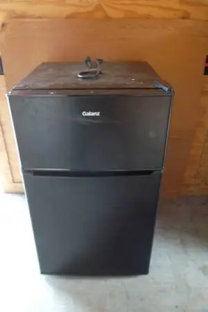 GALANZ GL31BK Mini Refrigerator 3.1 Cu Ft Top Freezer LED EXCELLENT