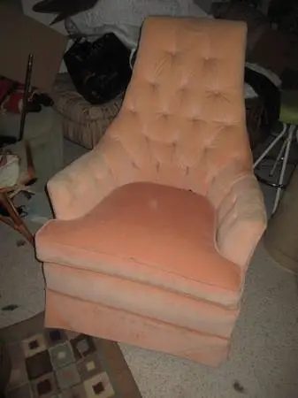 McM vintage velvet style pink/peach tufted high back swivel