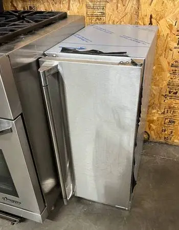 New Open Box - Lynx Ice Maker