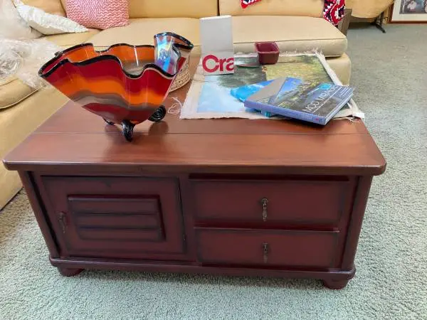 FREE.  Great sq coffee table with 4 cabinet doors.  Nice