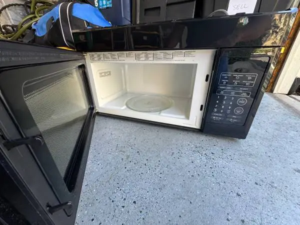 30 Microwave above cooktop