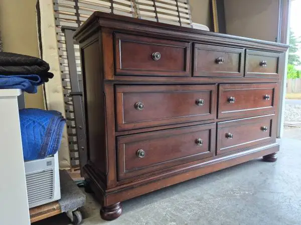 🧨ASHLEY PORTER 8 Drawer Dresser-Excellent Condition!