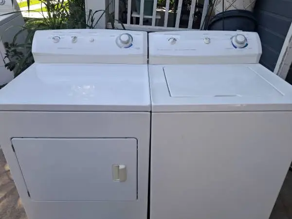 Frigidaire washer and dryer set