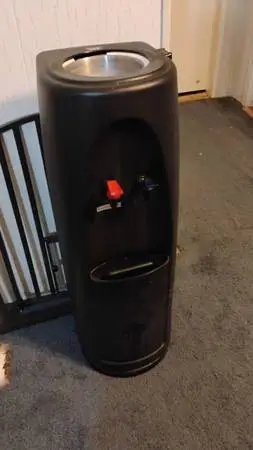Hot &Cold water dispenser only Hot water works