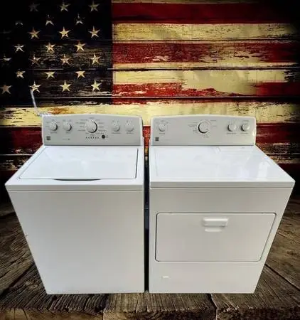 Kenmore Ultra Capacity washer and Gas Dryer. Both work great.