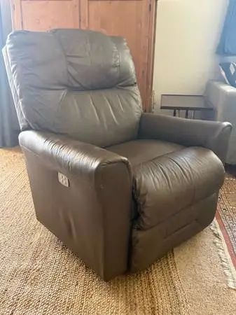 La-Z-Boy Easton Power Recliner – Motors Work, Needs $30 Repair