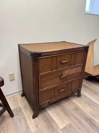 Shell Isle 3 Drawer Dresser - Brown