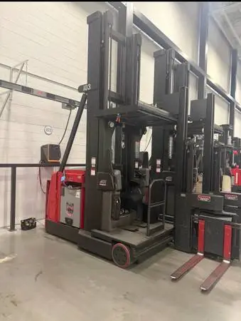 Raymond Swing Reach Forklift (Turrett)