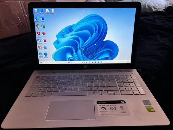 HP 15-cc183cl i7 Touch 512GBNMVE+500GBHDD 32GB RAM WIN11P OFFICE 2024