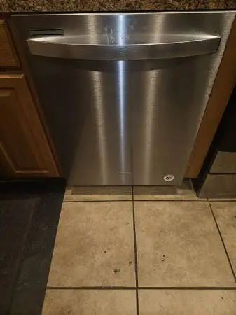 24 Whirlpool stainless dishwasher, plastic tub, works great