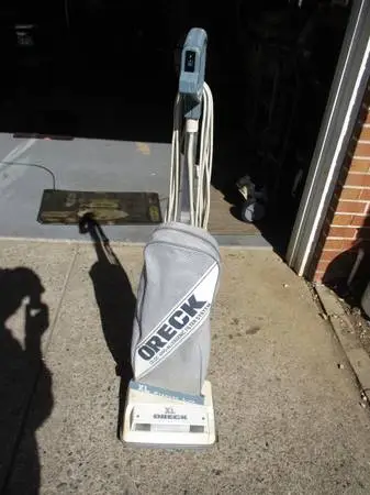 ORECK XL VACUUM CLEANER