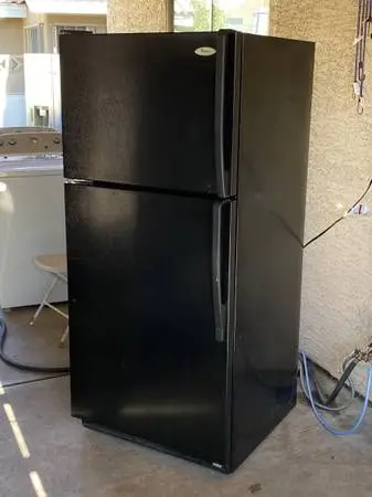 BLACK WHIRLPOOL APARMENT SIZE REFRIGERATOR