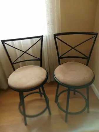 BAR STOOLS NICE CONDITION $40 for pair