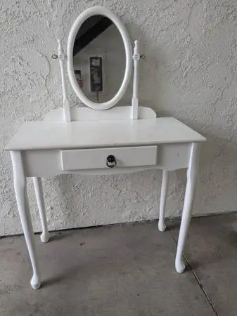 Kids vanity