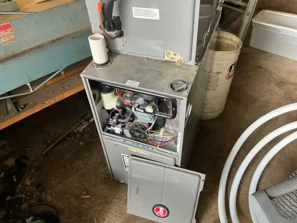Furnace and air conditioner