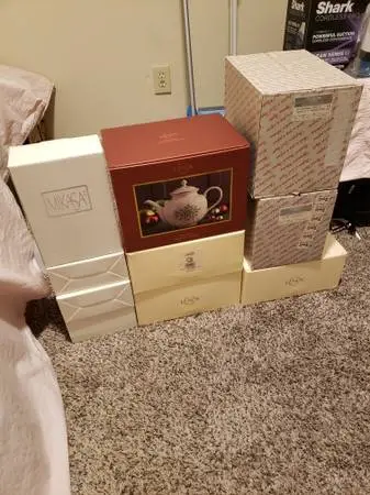 New big dinnerware bundle set mostly by Lenox