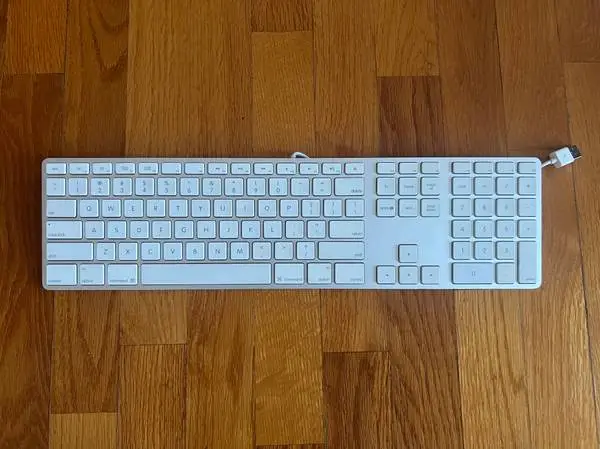 Apple Keyboard wired Aluminum Full size Almost New
